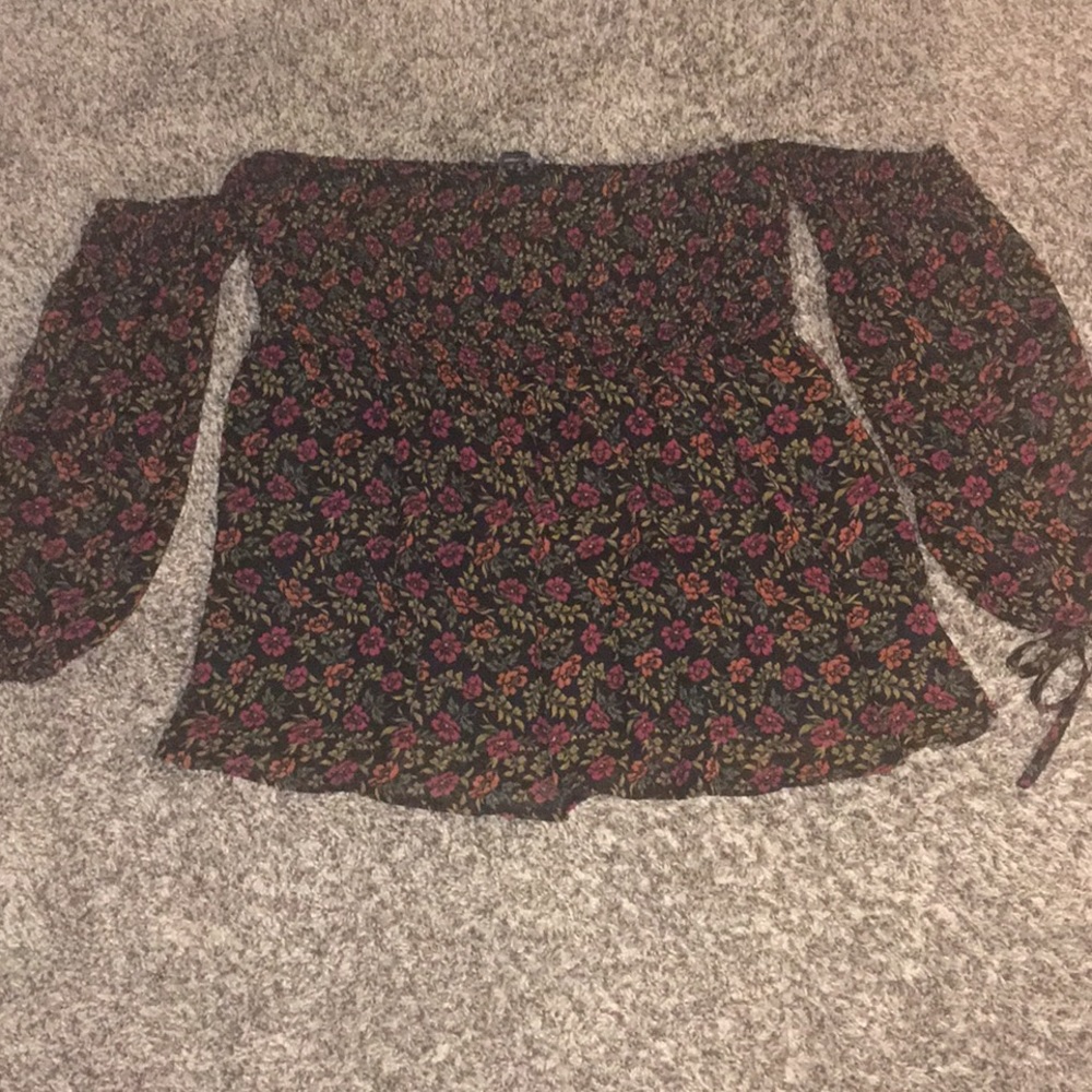 Off the shoulder floral top!
